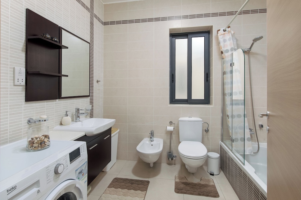 Luxury 3 BR Apartment - heart of Sliema