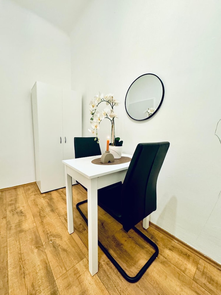 5BR Apt For 10 Walk to Kaufpark Alterlaa