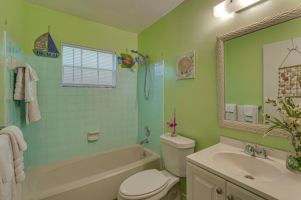 Pet-friendly Horse Capital Hub w/ Patio & Yard