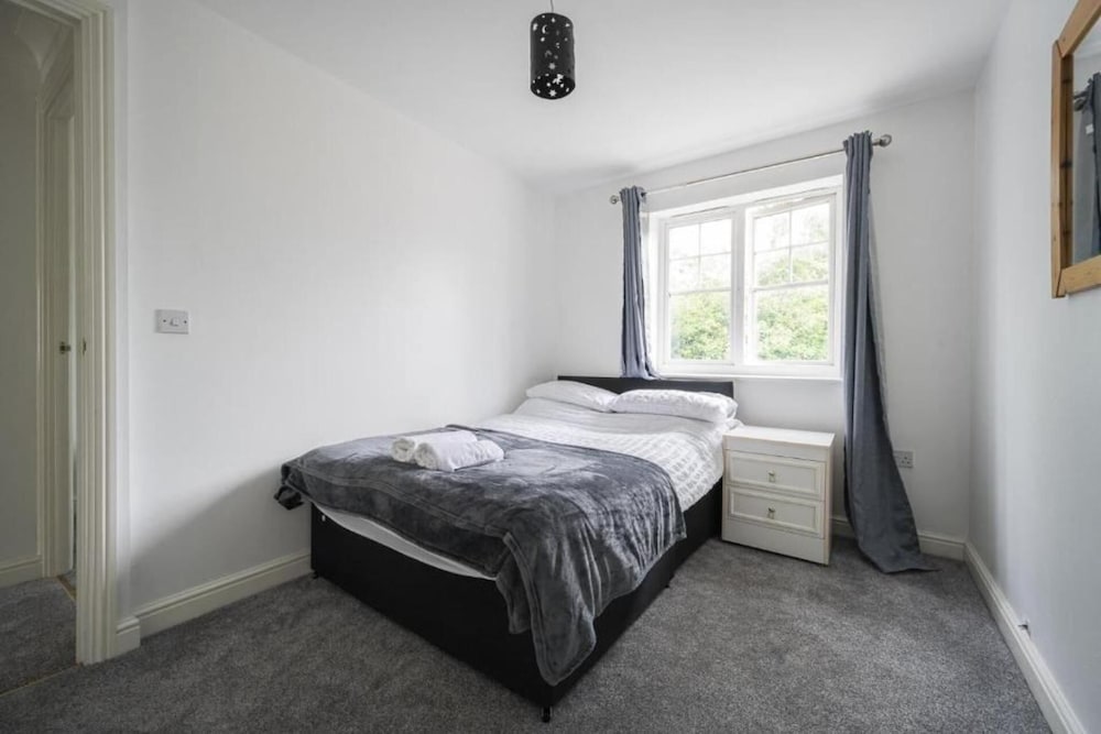 3bed Maidstone Stay - Wifi, Parking, London Access
