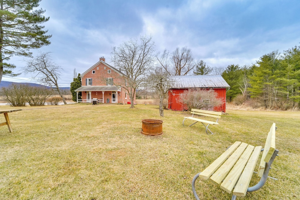 3 Mi to Penn's Creek Access: Hideaway w/ Grill!