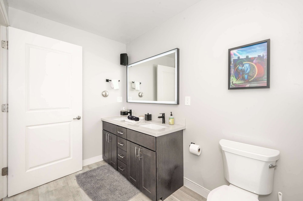 The 333 Suites For 24 Guests