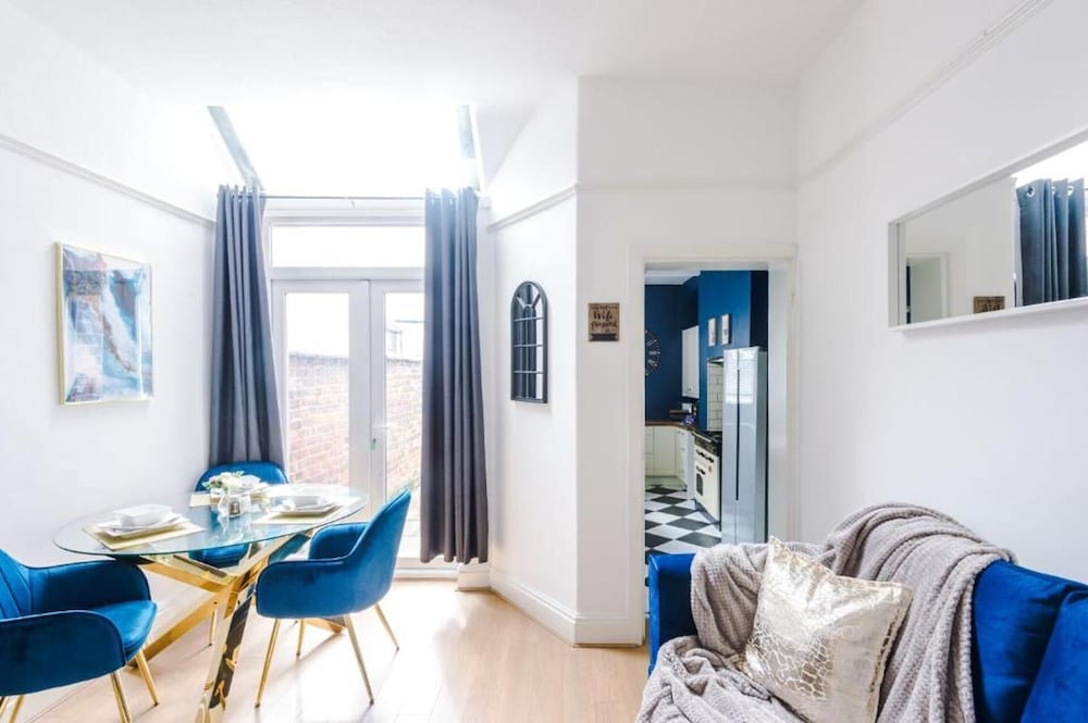 Spacious Bed Rest Stay in Salford City