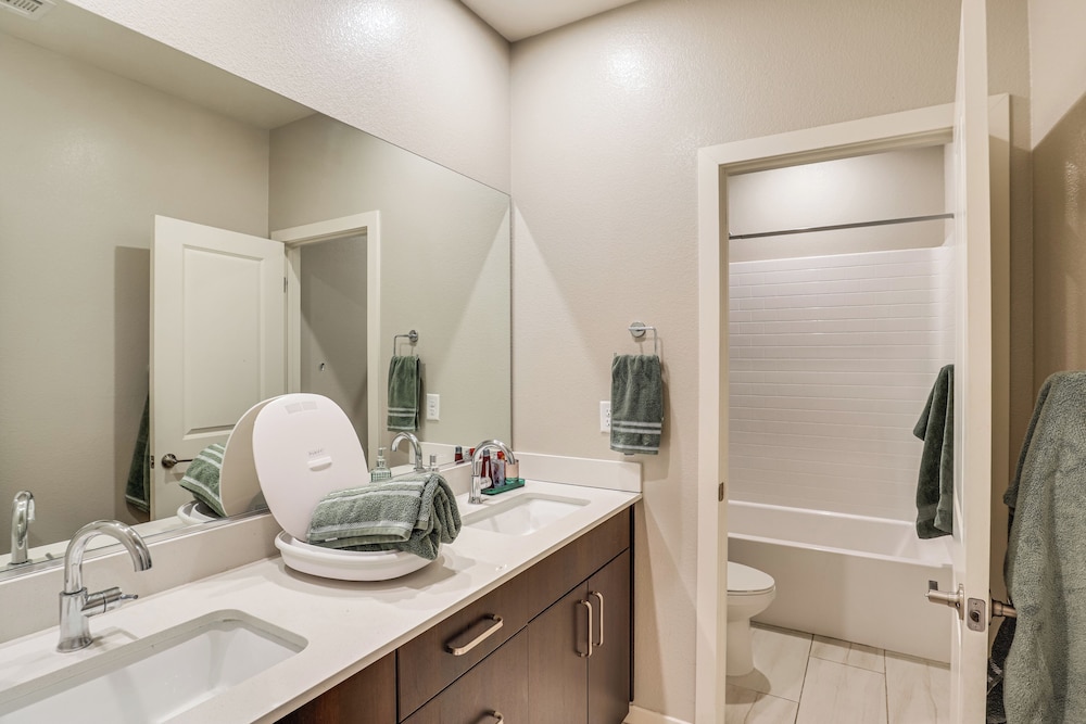 11 Mi to the Strip: Quiet Home in North Las Vegas