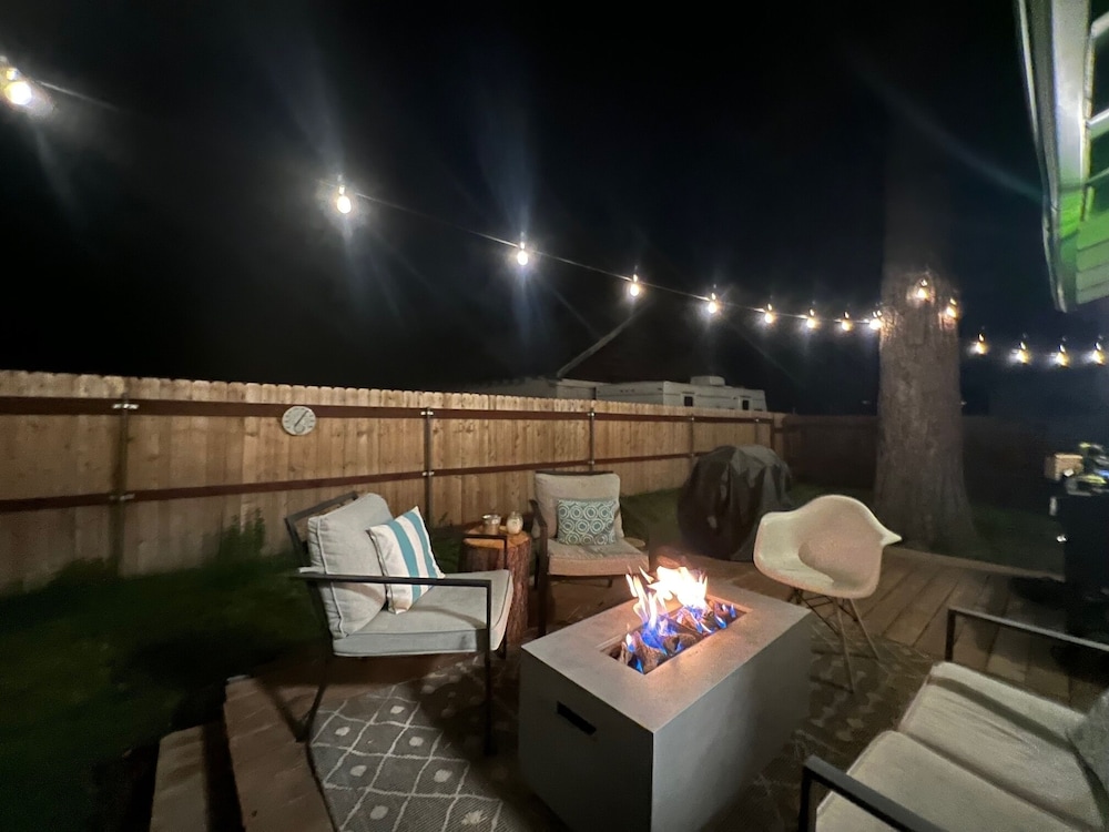The Green Cabin A Few Blocks To Lake Tahoe 833t 3 Bedroom Home