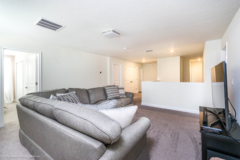 9 Bedroom Rental for 18 Guests - Image 3