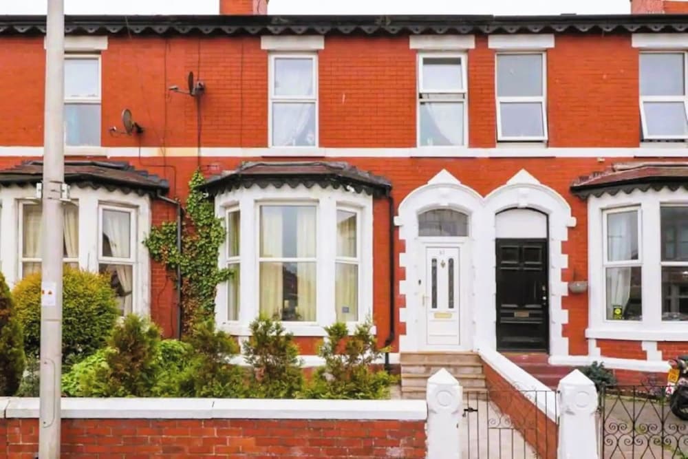 Cozy Coastal Retreat in Blackpool