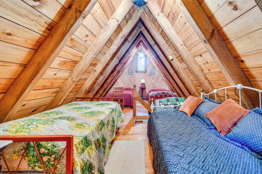 Peaceful Burnsville Cabin By South Toe River!
