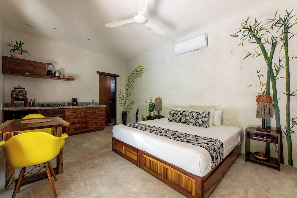 TRECE LUNAS TULUM