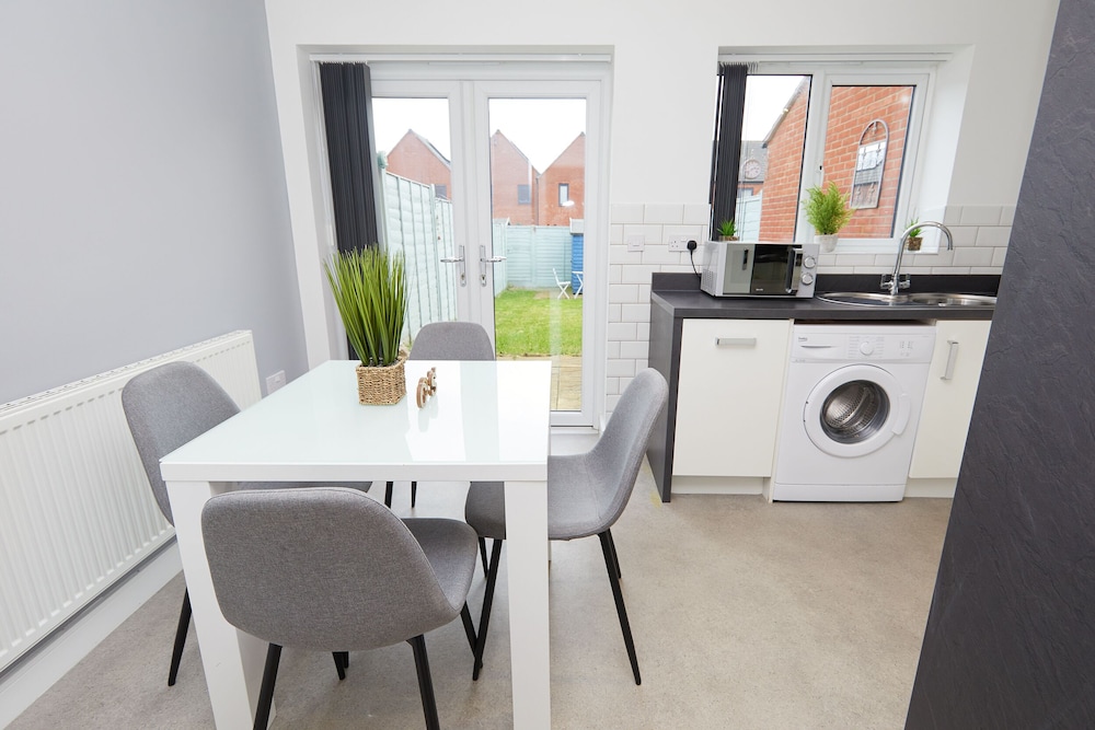Derby 2 Bed House 3 Min Walk to Hospital