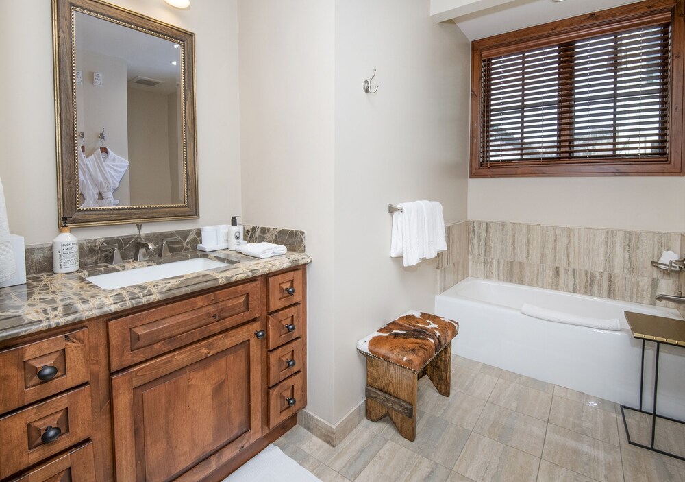 Ritz Carlton Vail #402 4 Bedroom Condo
