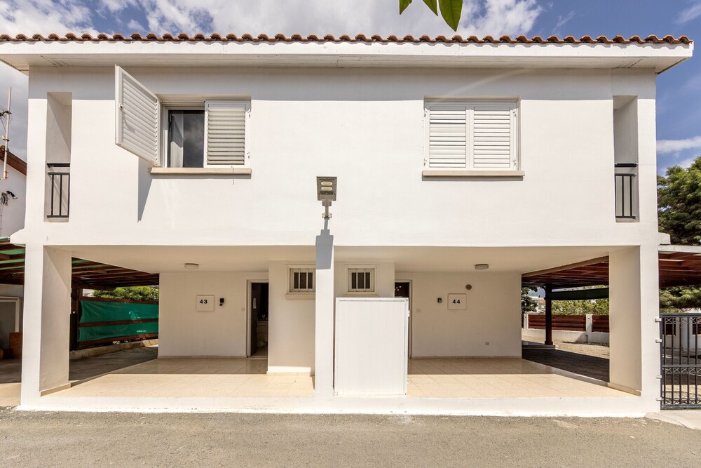 Larnaca Seaside Villa Marina 44