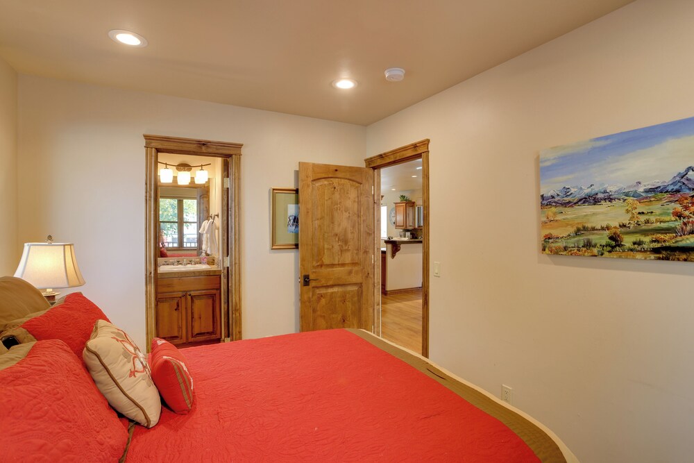 Patio & Mountain Views: Central Ouray Getaway! view 3
