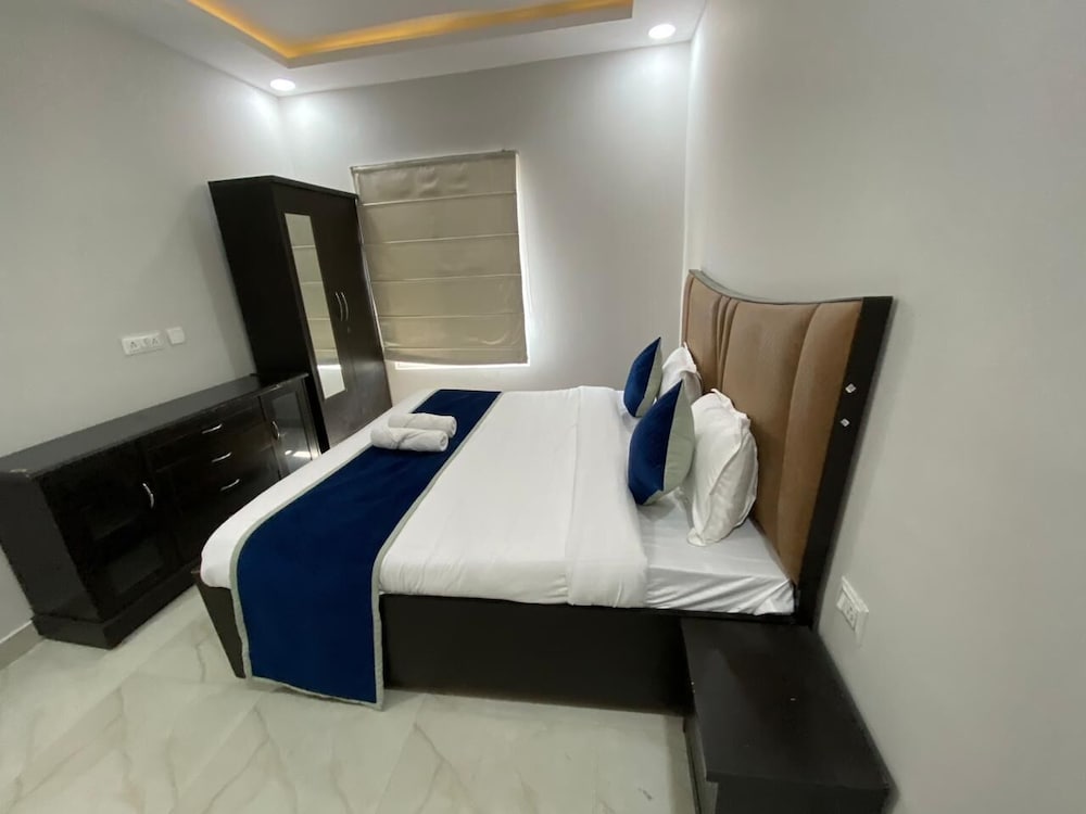 GoBravo 12 - Vansh 4Bhk Farm w/t Pool Sec135 Noida view 3