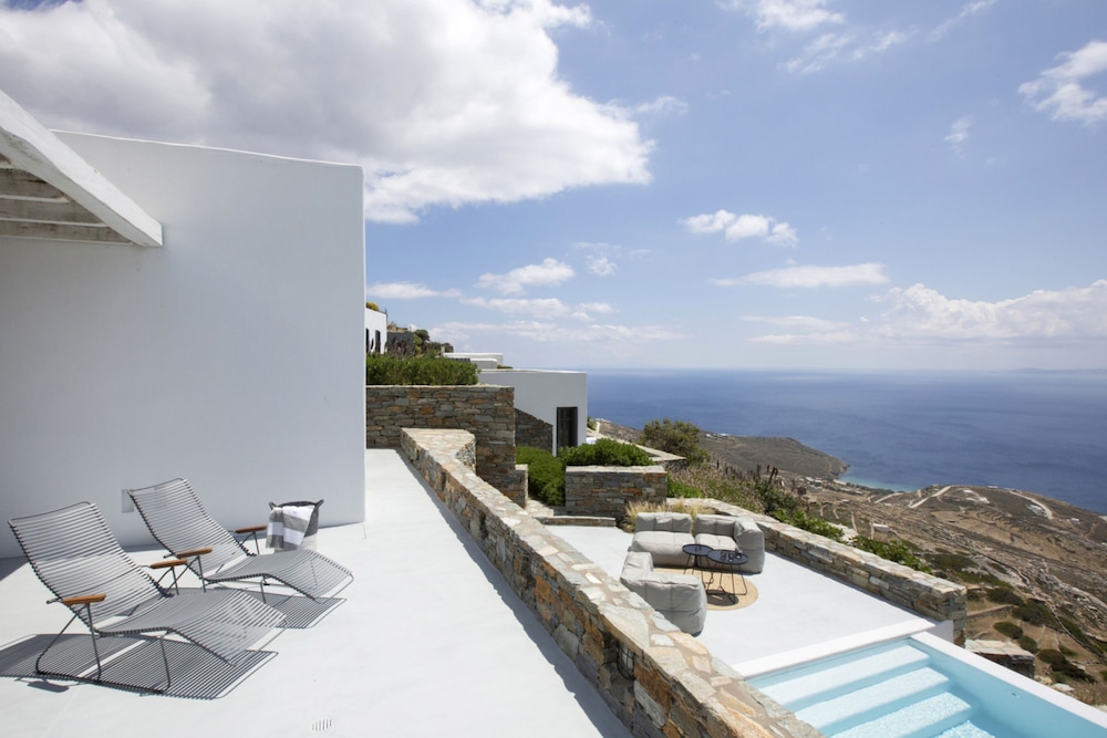 Houses G Y in Kardiani Tinos