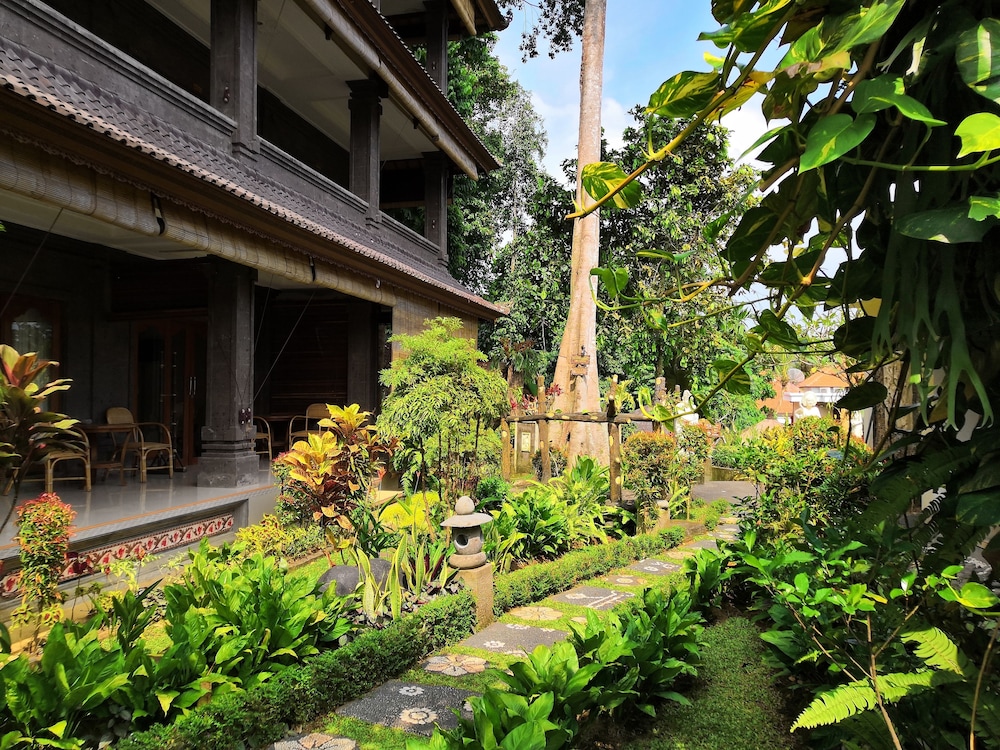 Liyer House