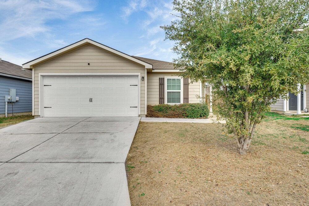 13 Mi to Lackland Afb: San Antonio Home!