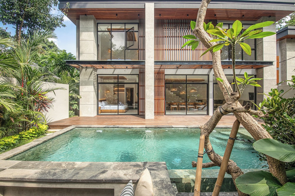 Elegant 5BR Canggu Villa 400m to Pristine Beach