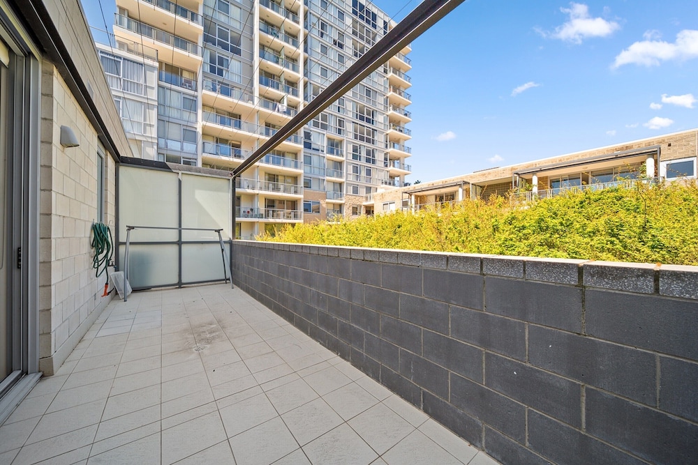 Spacious Apartment With Gym & Pool Access