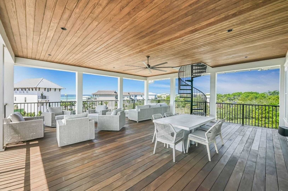 Sunset Pointe 30A by Avantstay Gulf Views, Carriage, Pool