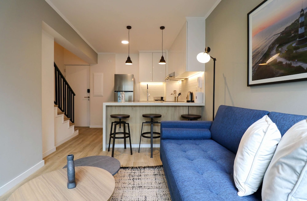 w Majestic 1BR Duplex in the Heart of Barranco