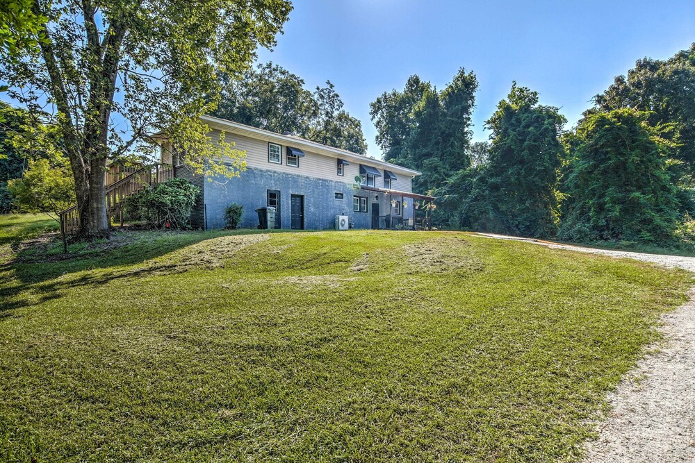 Modern Central Apartment w/ BBQ Patio & Yard! view 4