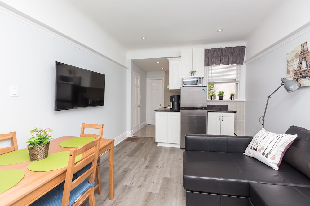 Applewood Suites - The CasaDupont - Image 1