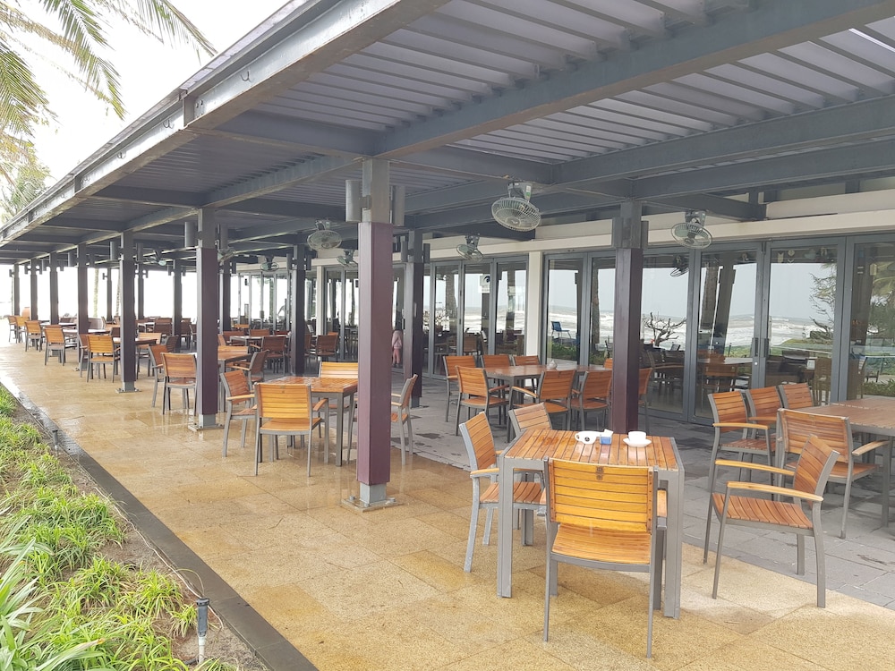 Ocean Resort 4 Bedrooms Danang Living