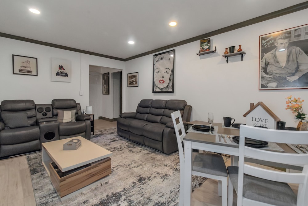 Modern 3BR Condo - Heart of ATL
