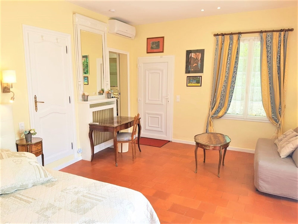 B&B With Charm - Quiet With Kitchen & sw Pool