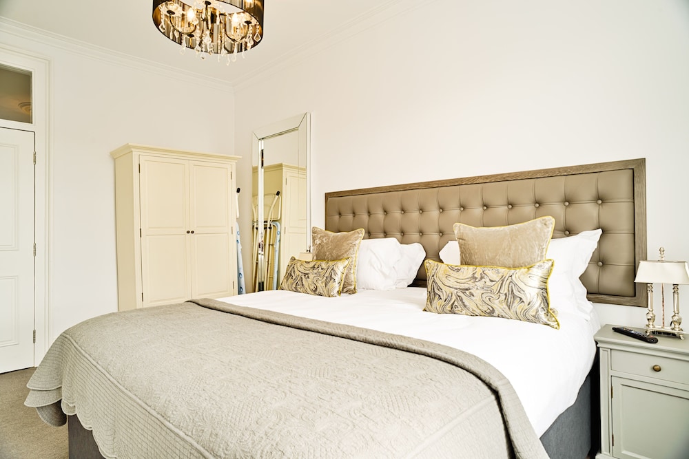 JOIVY Luxury George Street Apartments: Forth Suite