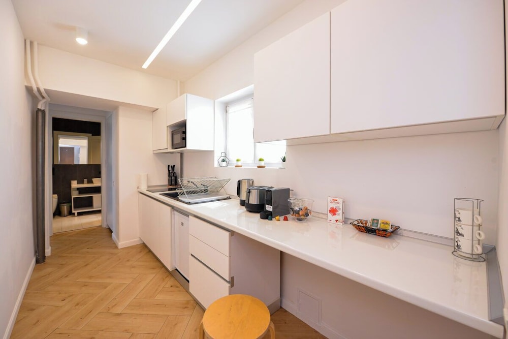 Blue Moon - One Bedroom - Romana Square