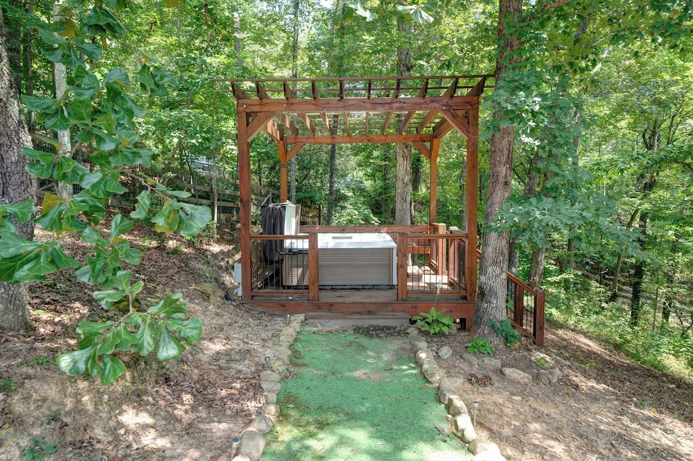 Mountain Haven in the Woods