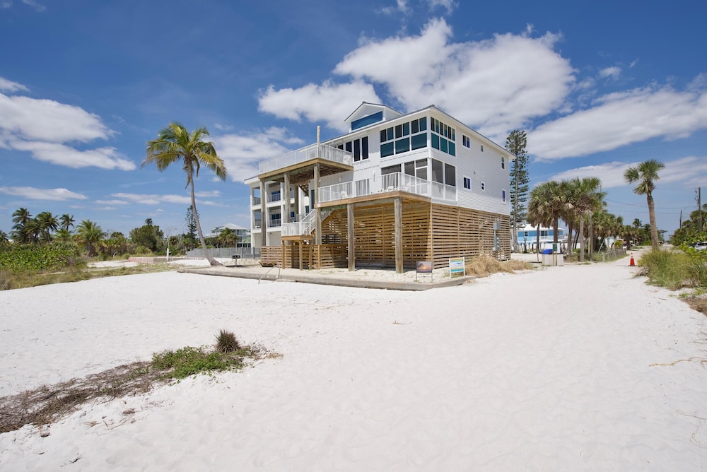 Lone Palm Retreat