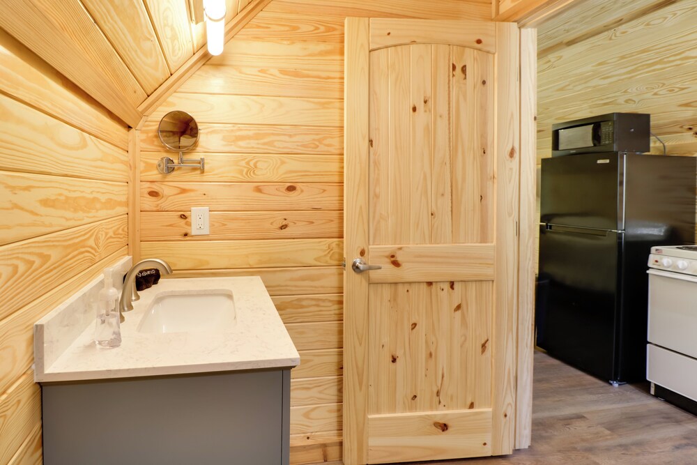 Cabin w/ Lake Access Near Talladega Nat'l Forest