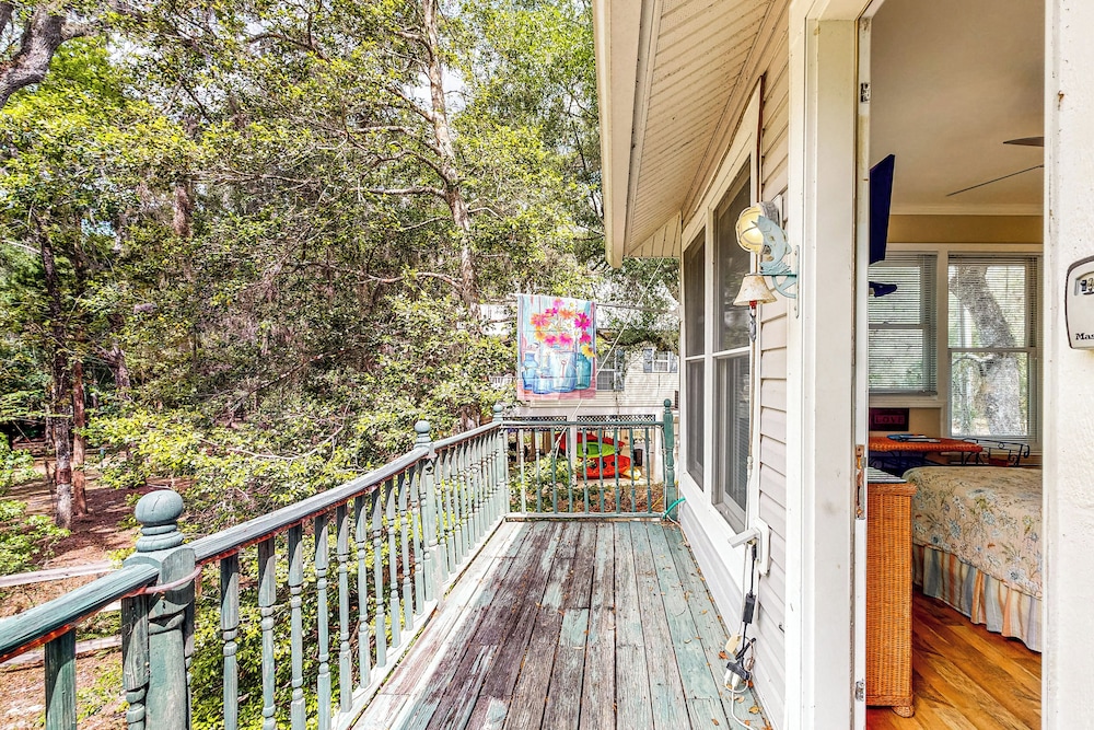 Charming Suwanee House and Bungalow!