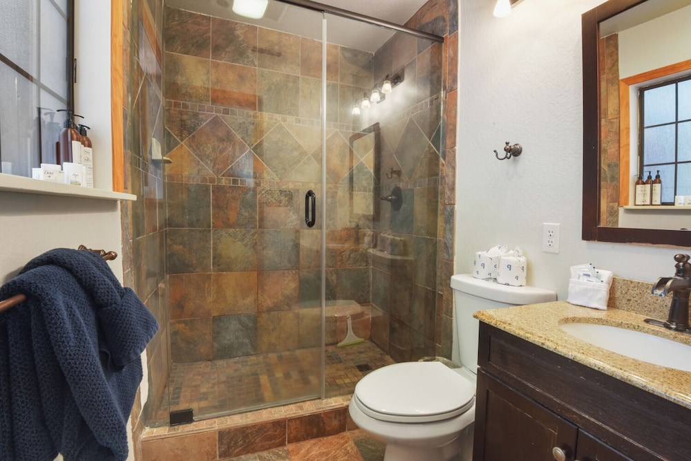Elm Street Getaway Sleeps 8!