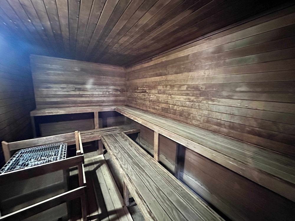 Ozark Escape - Enjoy Resort-style Fun