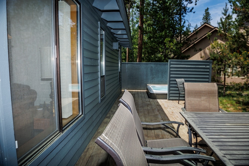 Blue Goose 16 4 Bedroom Home