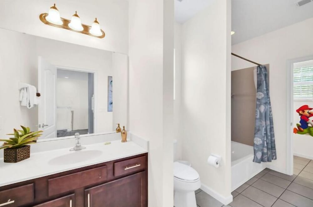 Stunner 6Br W/ South Pool, Lake View & Near Golf