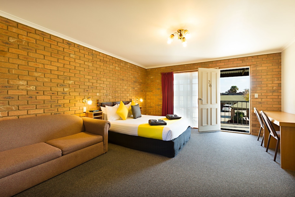 Statesman Motor Inn