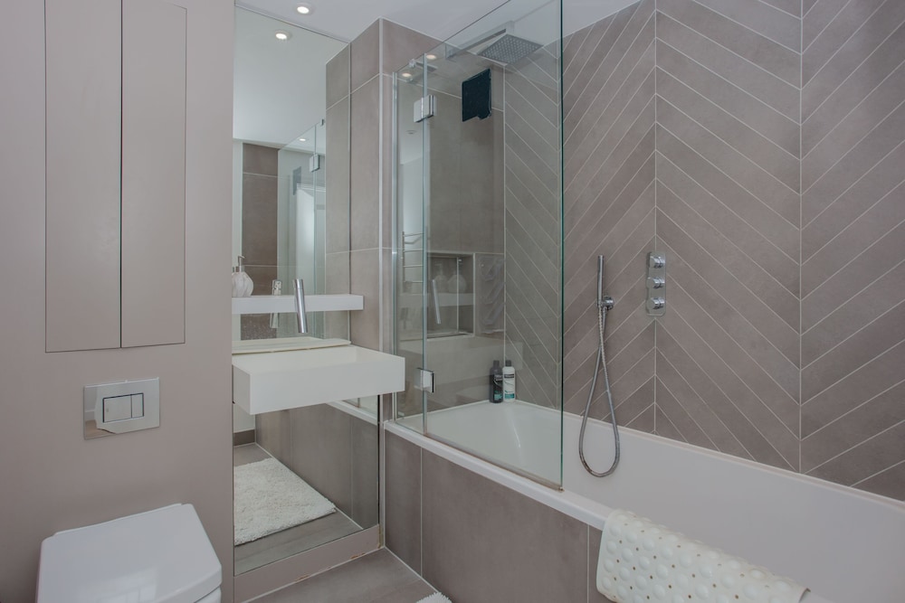 Contemporary 1 Bedroom Apartment in South London