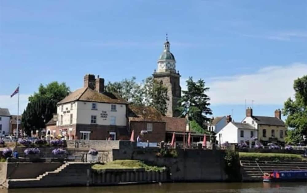 Central Upton Upon Severn 2 Bedroom Property Sleeps 6