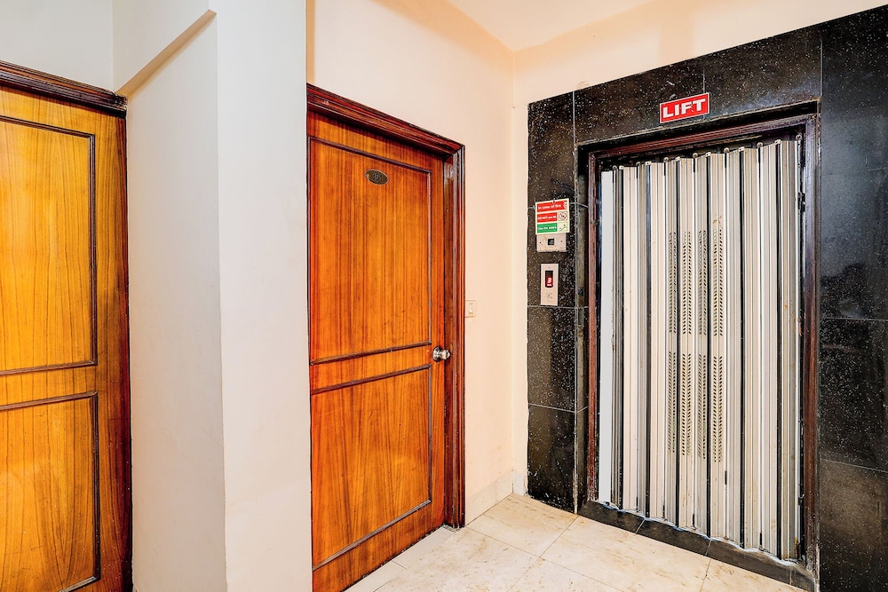 Fabhotel Gold Palace