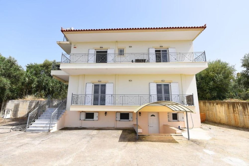 Kyparissia Coastal Getaway With Seaviews