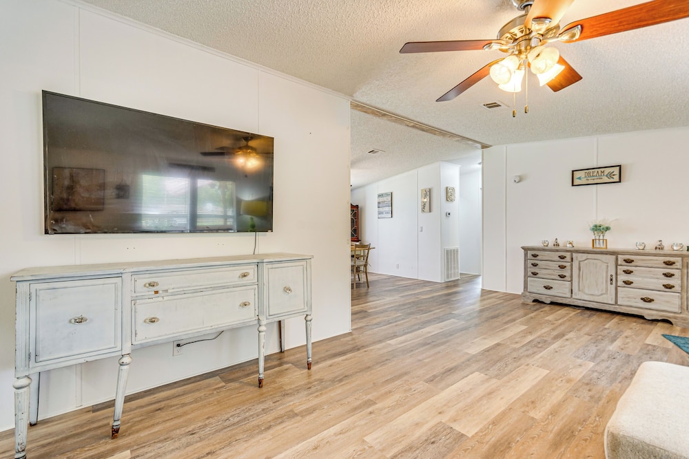 Home Near Navarre & Pensacola Beaches!