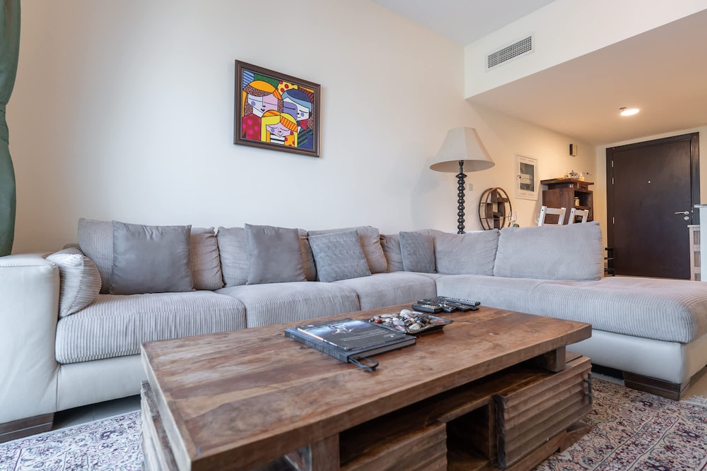 Charming Sun-filled 1-bedroom in Red Residence Dubai Sports City