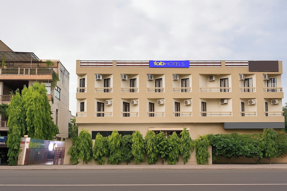 Fabhotel Shikha