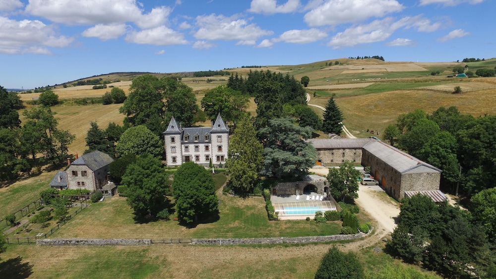 Chambres Dhôtes au Château de Vernières view 5
