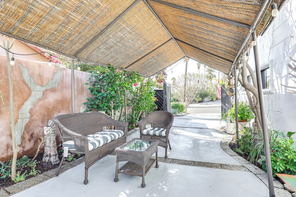 Golf, Shop & Hike: Sleek Rancho Mirage Studio